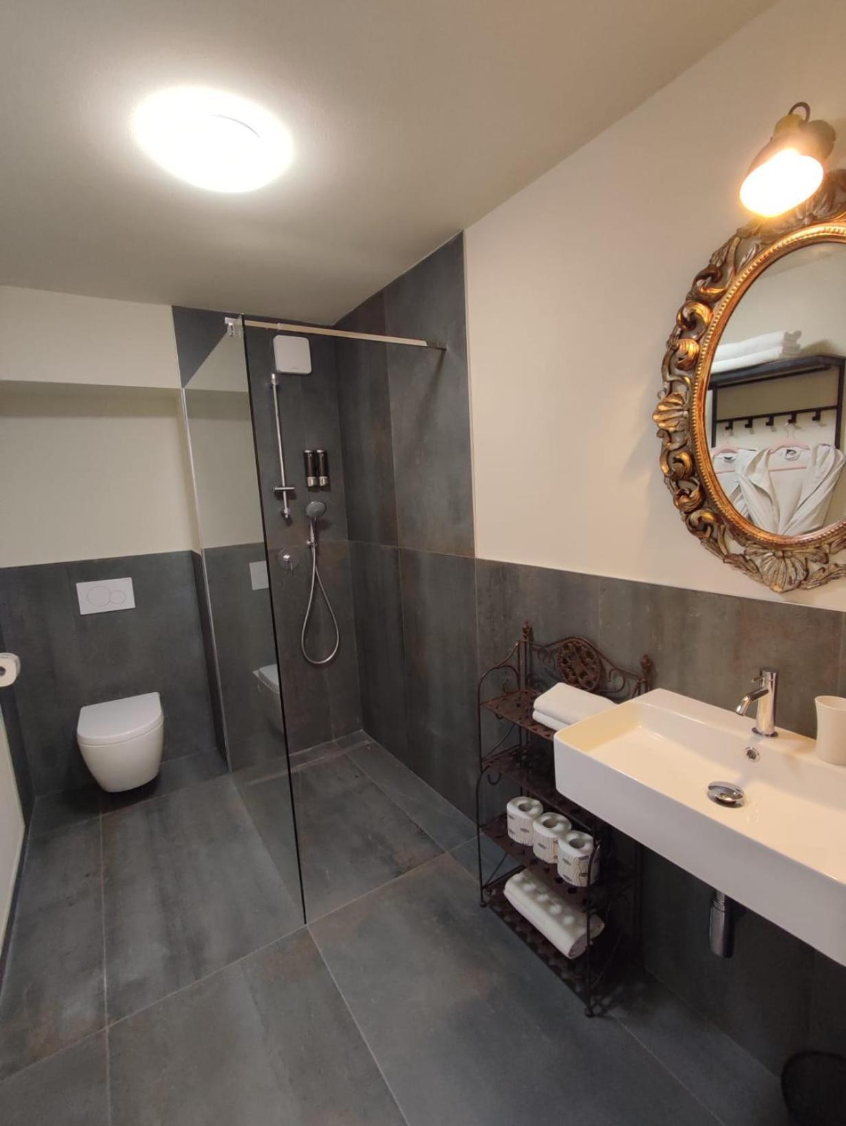 Casa Vacanze Bella-Host By Foresteria Bergamo Bella Exterior photo